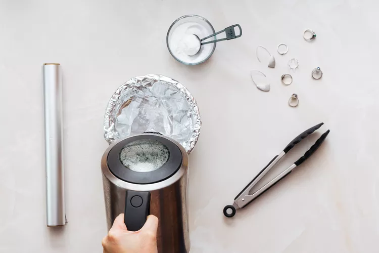 Використання алюмінієвої фольги для очищення срібних прикрас