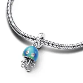Підвіска зелена медуза на браслеті Pandora