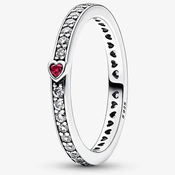 Срібна каблучка з паве і червоним каамінчиком у формі серця
